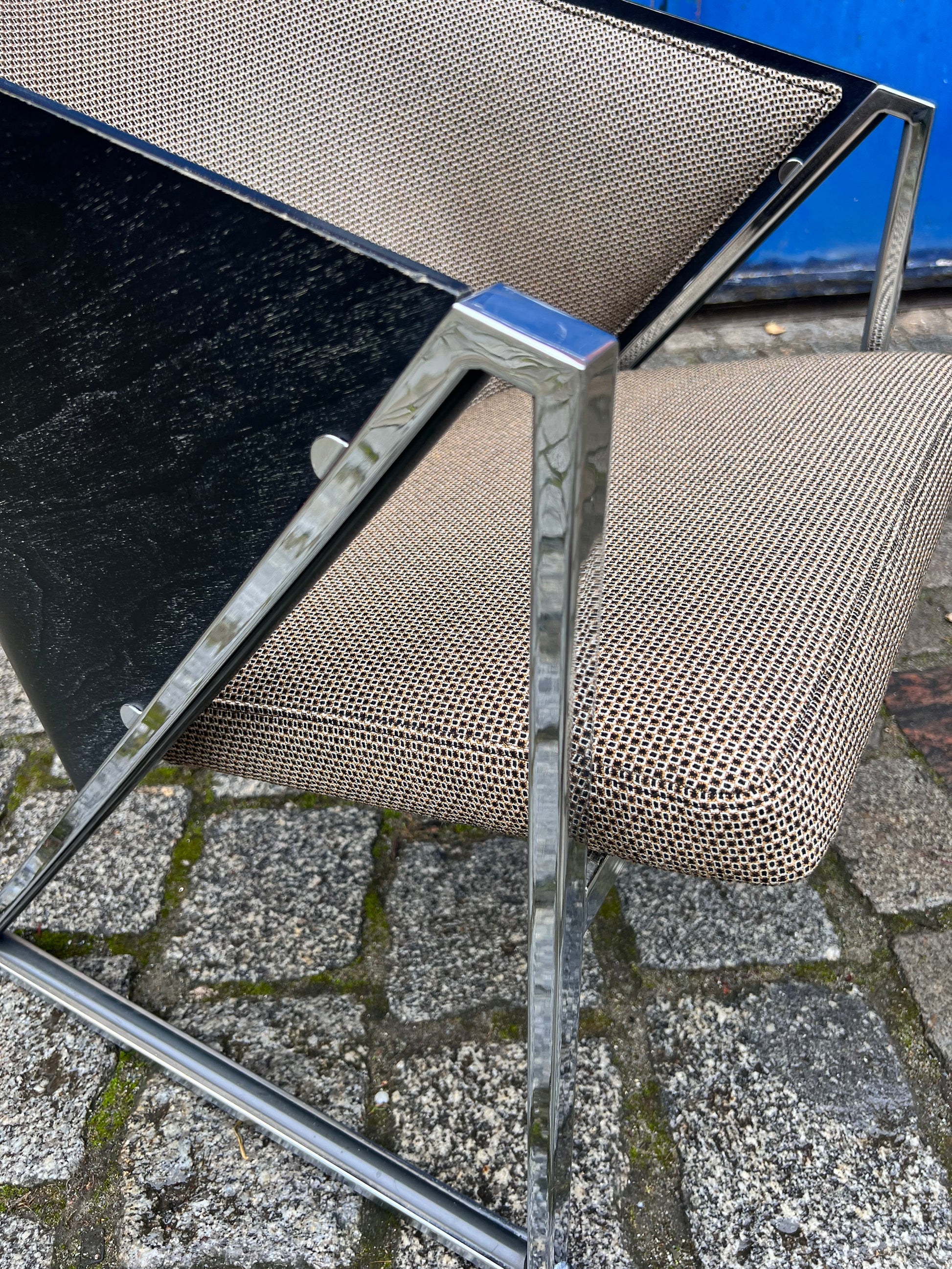 Sessel Mondi grau schwarz Chrom von Jouko Järvisalo für Inno Interior Oy - neu gepolstert