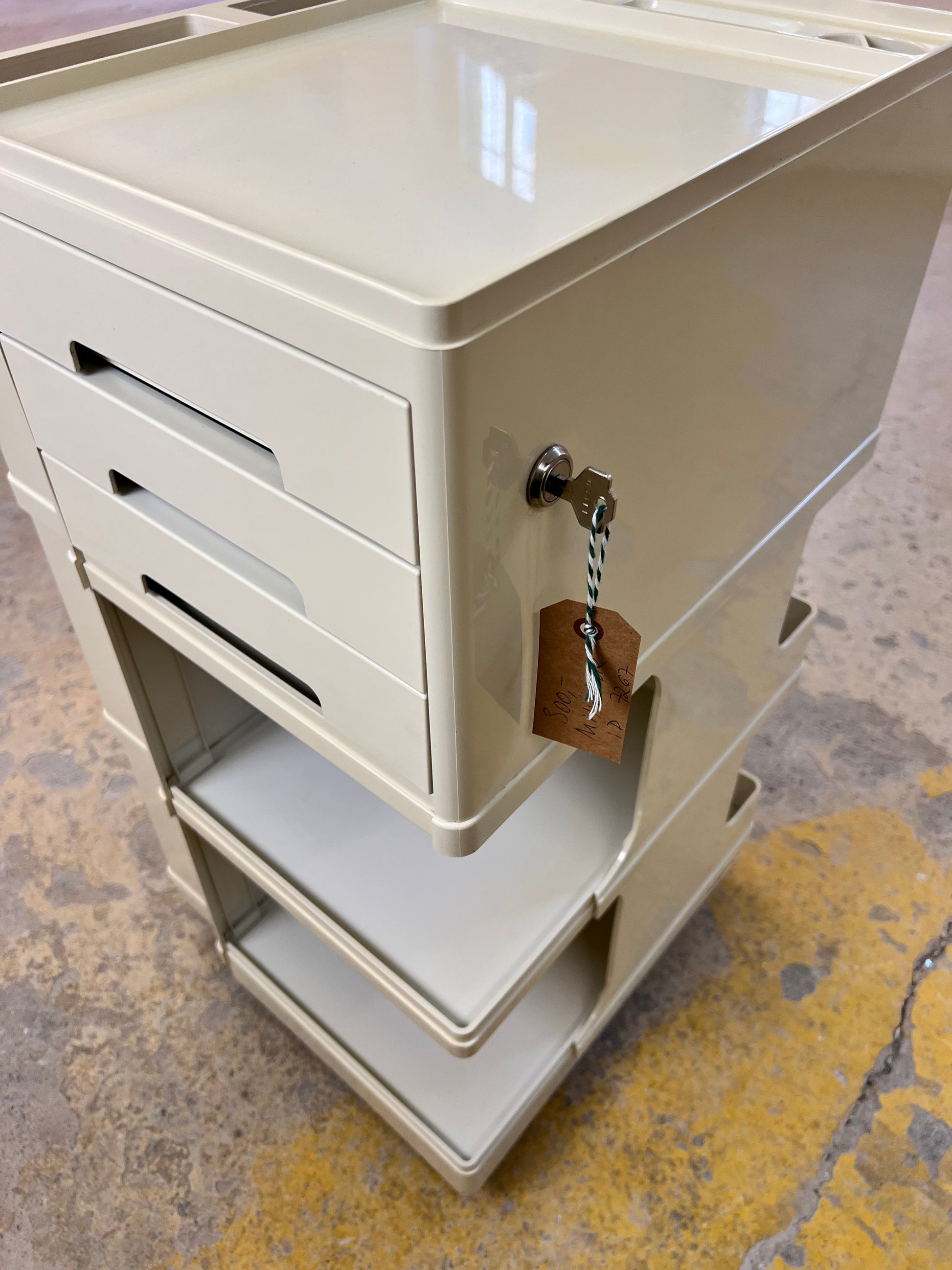 Rollwagen Stile cremeweiß von Giovanni Pelis für Neolt