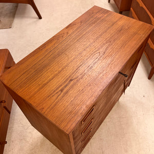 Kommode Teak mit Schloss aus Dänemark