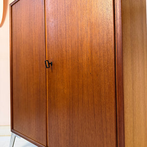 Schrank Teak mit Schloss & neuen Chromfüßen von Heinrich Riestenpatt