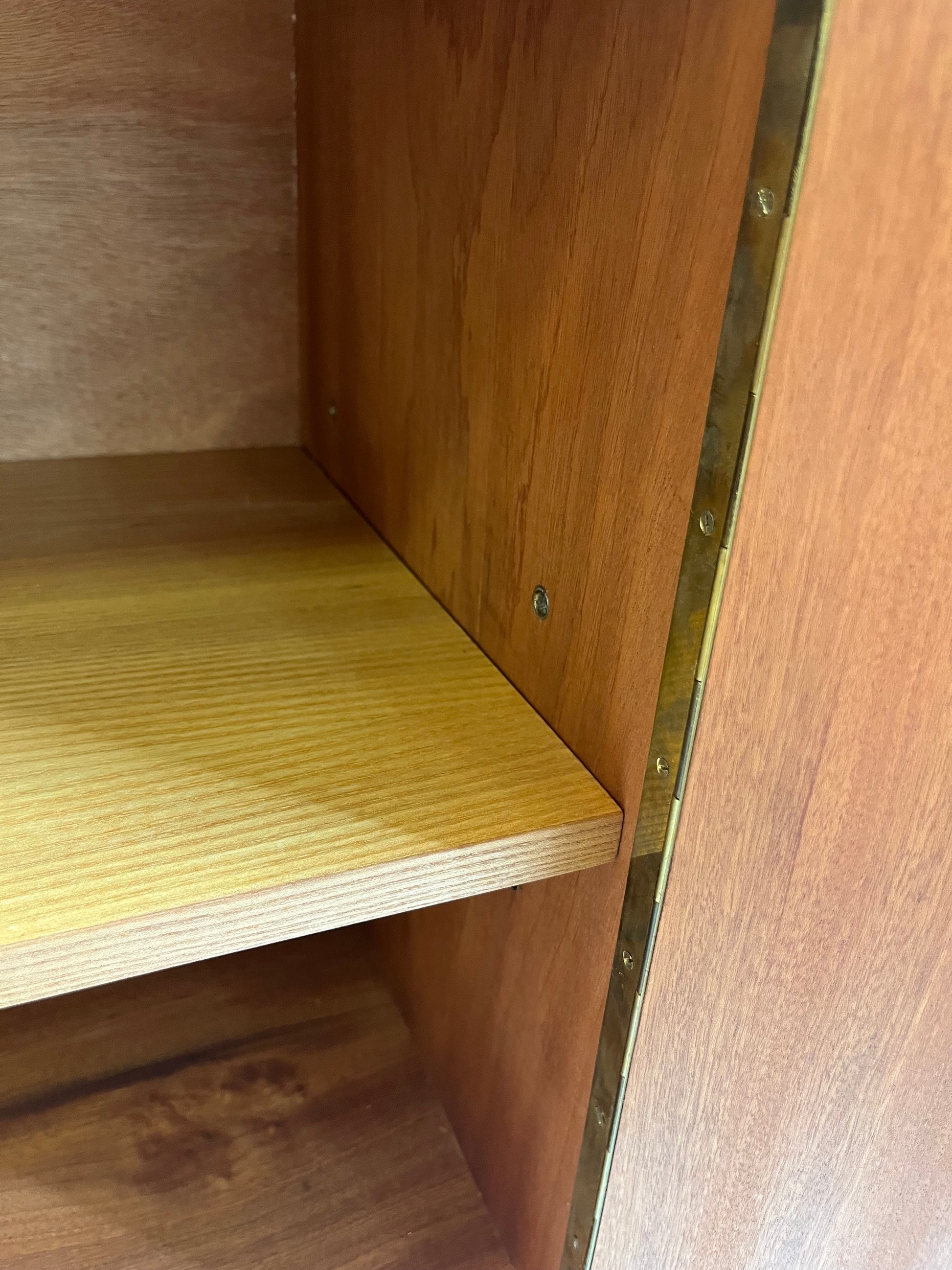 Sideboard Teak mit Flügeltüren & Messinggriffen