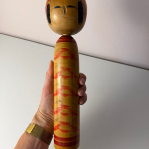 Japanische Kokeshi Holzfigur handbemalt