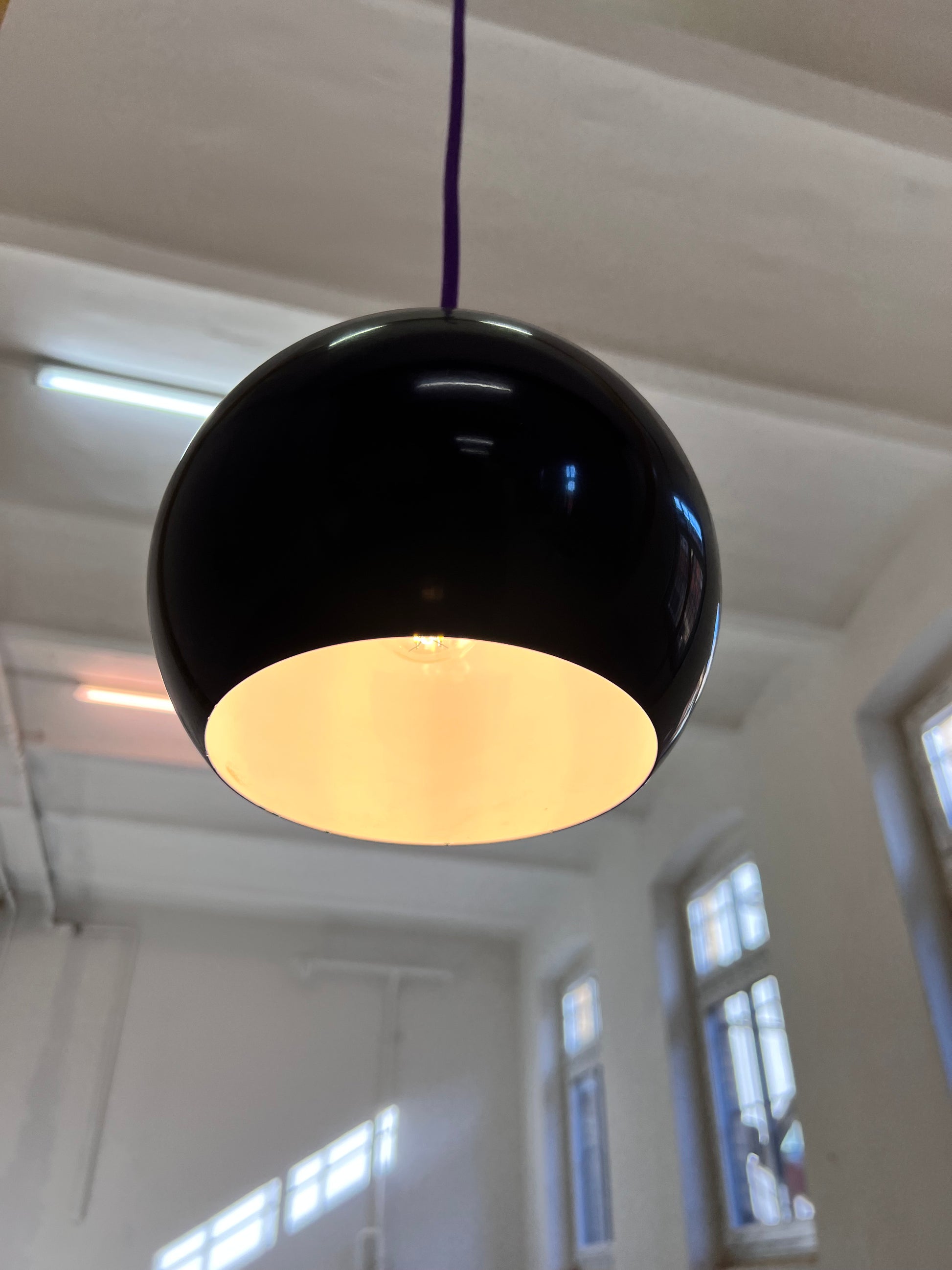 Kugellampe lila aus Dänemark