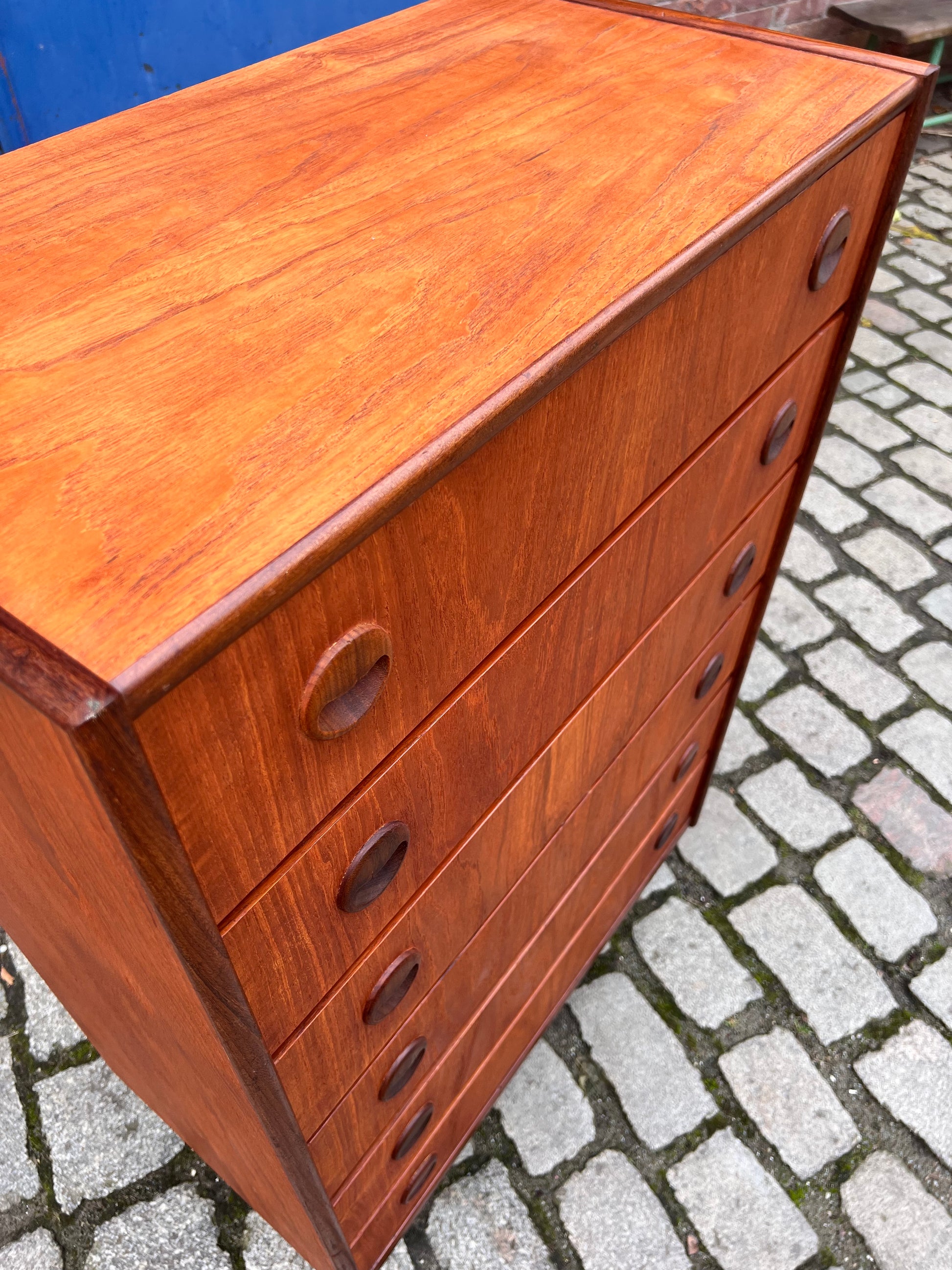 Kommode Teak mit runden Griffen