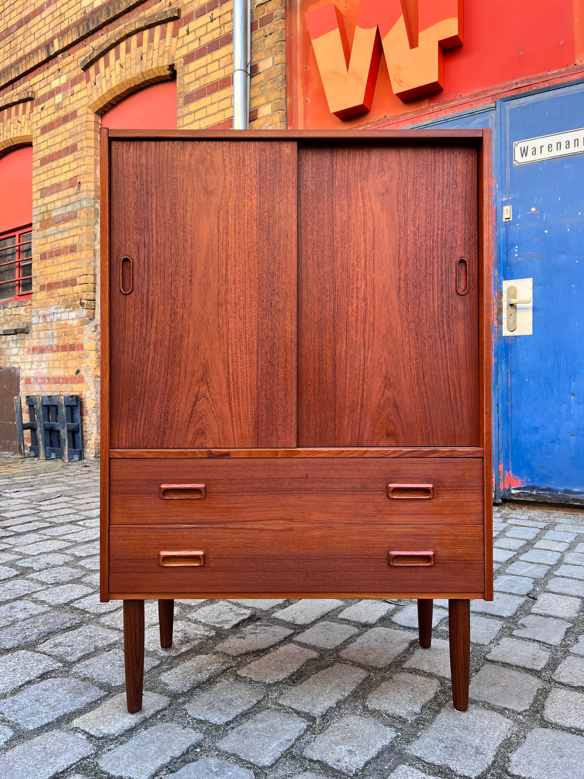 Schrank Teak mit Schiebetüren und Schubladen aus Dänemark