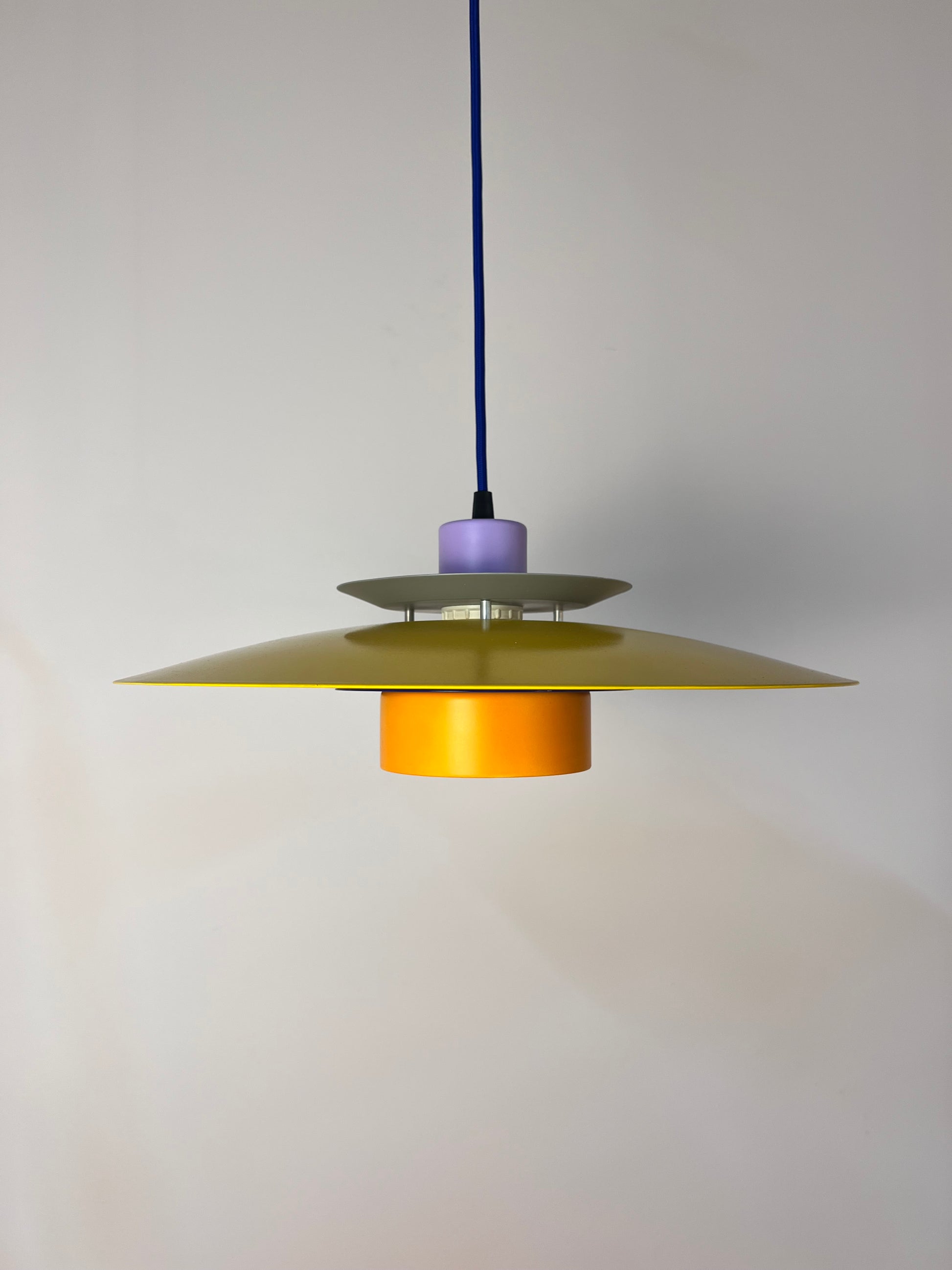 Lamellenlampe neu lackiert, Dänemark