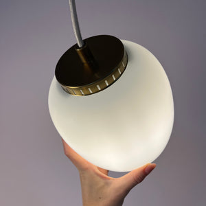 Hängelampe Kina Opalglas Messing von Bent Karlby für Lyfa