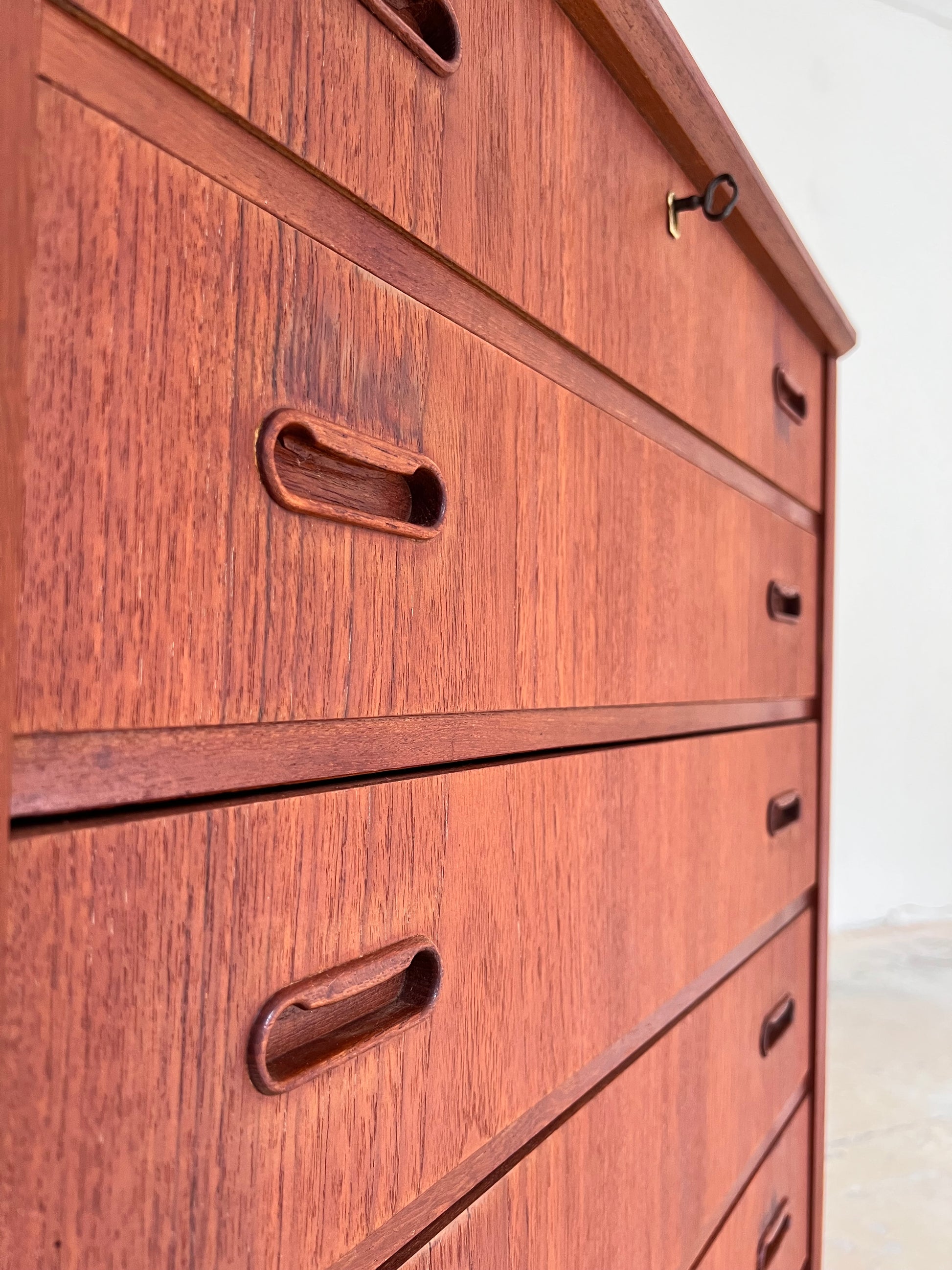 Kommode Teak mit Schloss aus Dänemark