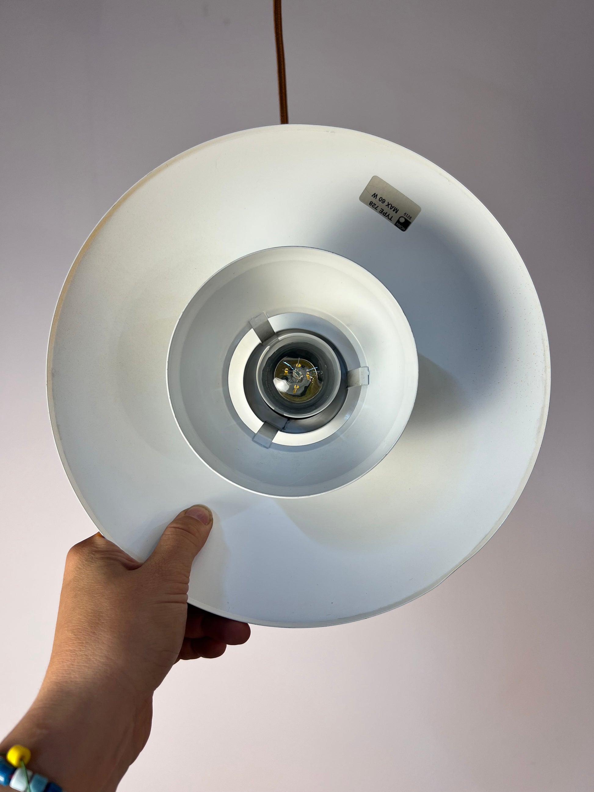 Lamellenlampe Typ 827 teils neu lackiert gelb weiß von Horn