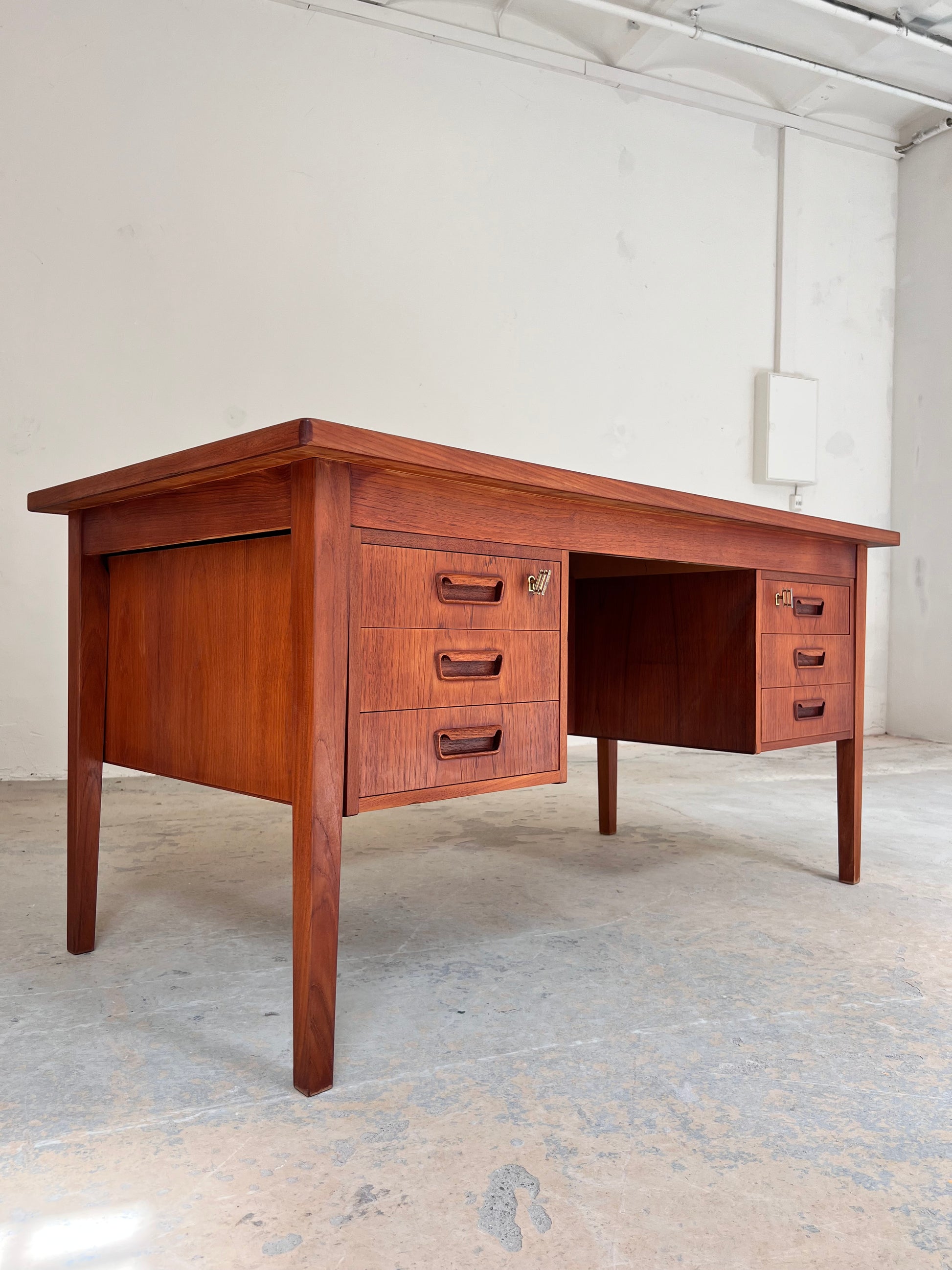 Freistehender Schreibtisch Teak aus Dänemark Sigh & Søns Møbler