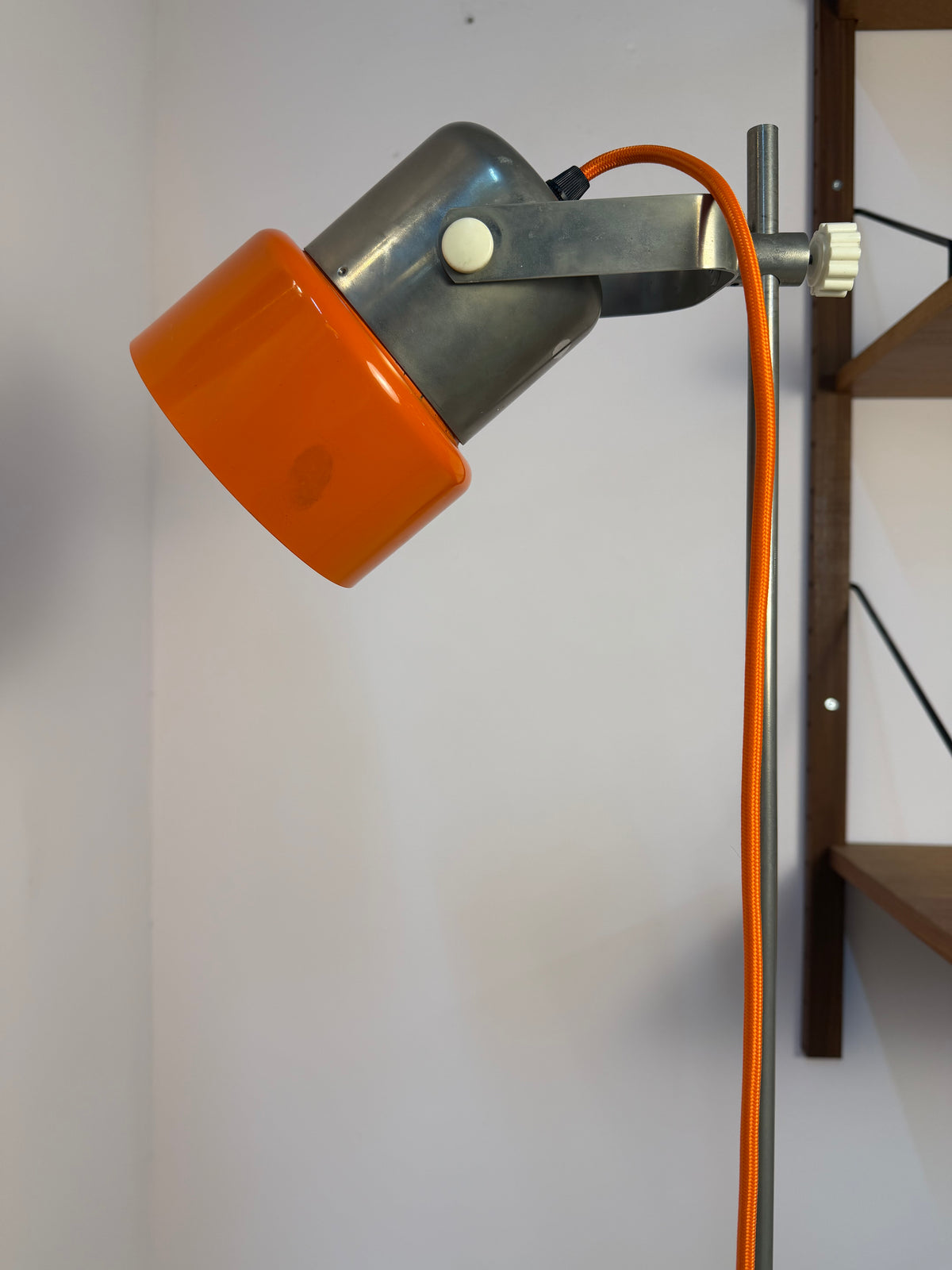 Stehlampe orange Chrom von AKA Werke