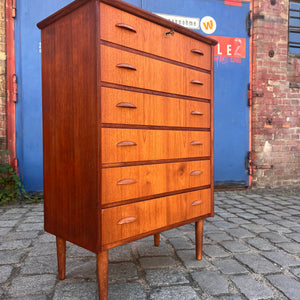 Kommode Teak mit Muschelgriffen aus Dänemark