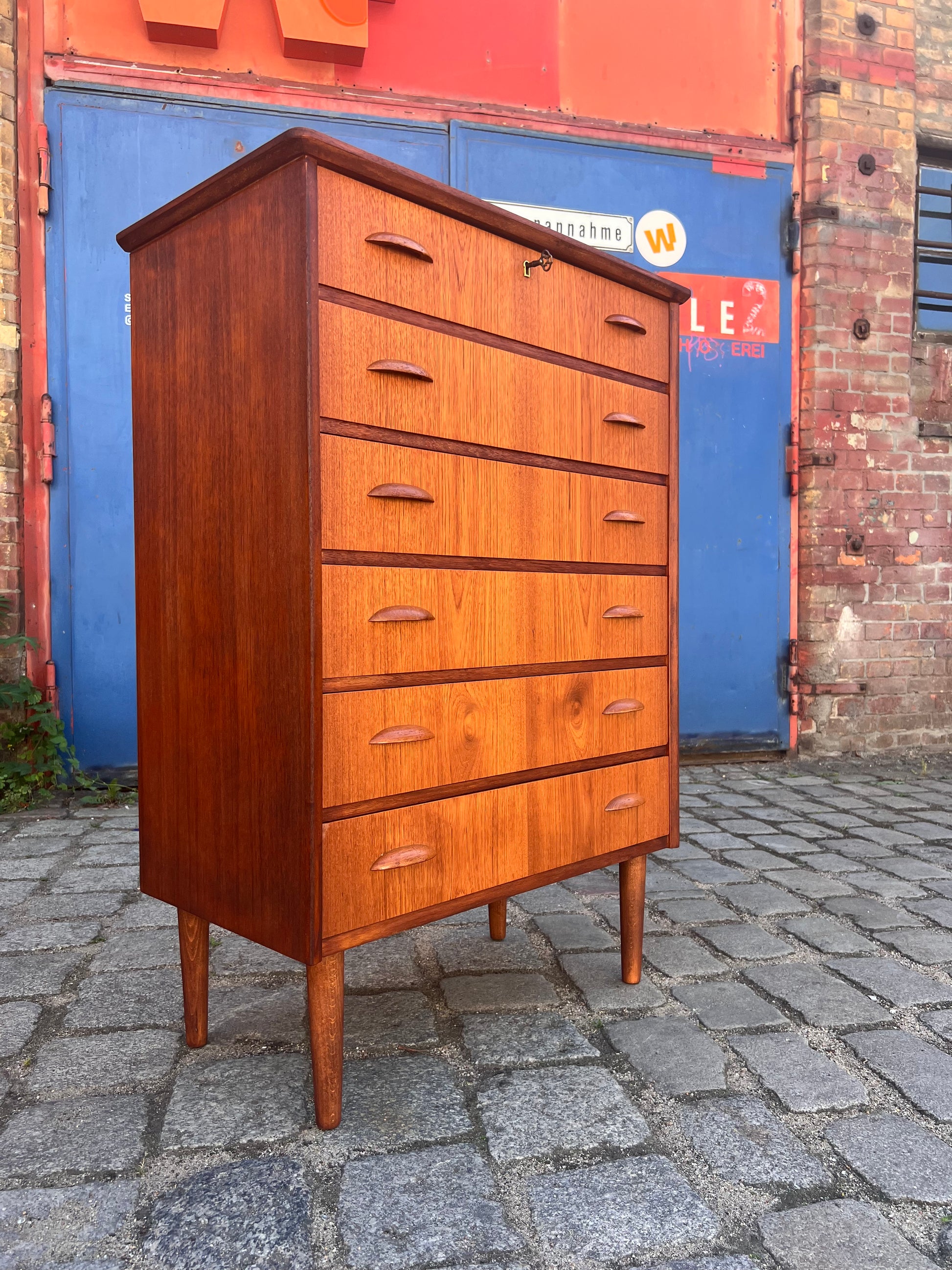 Kommode Teak mit Muschelgriffen aus Dänemark