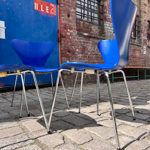 Set: 4x Stuhl Serie 7 Königsblau lackiert von Arne Jacobsen für Fritz Hansen
