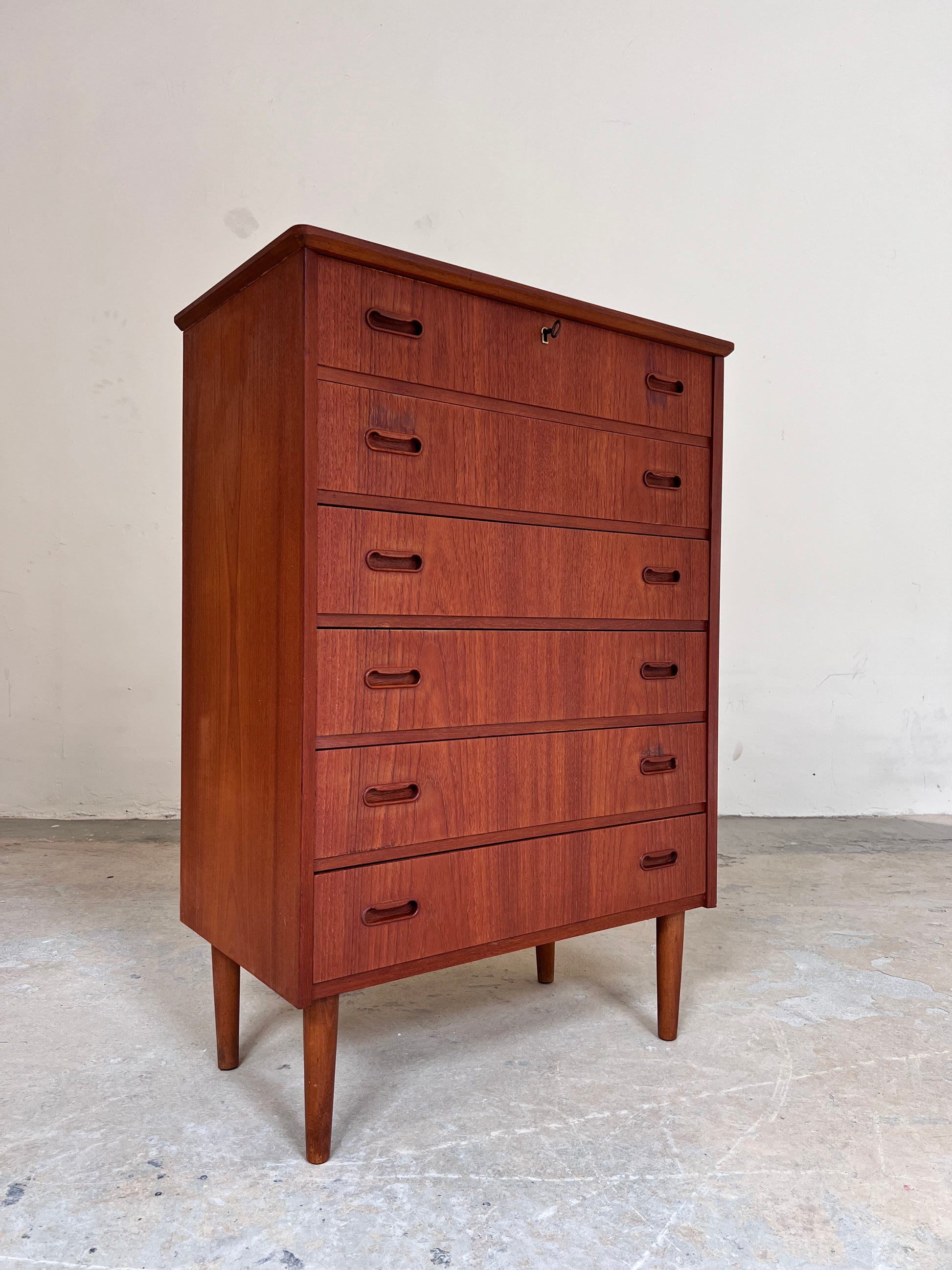 Kommode Teak mit Schloss aus Dänemark