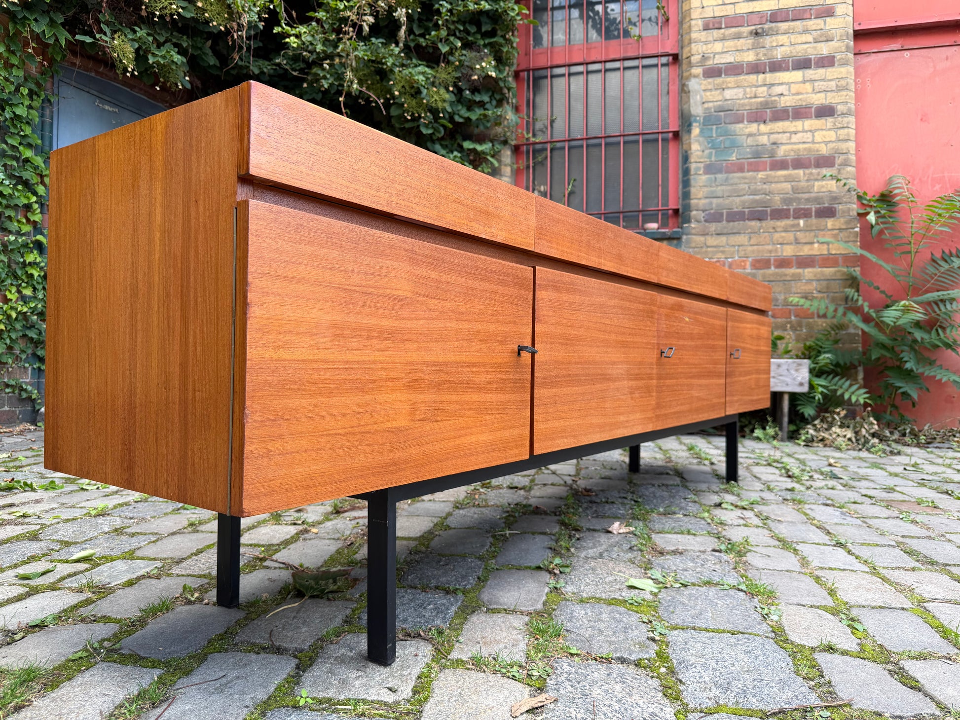 XXL Sideboard Teak mit Schloss aus Deutschland