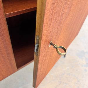 Schrank Teak auf Hairpinlegs