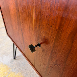 Kommode Teak auf Hairpinlegs aus Dänemark