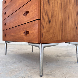 Kommode Teak mit neuen Chromfüßen von H. W. Klein für Bramin