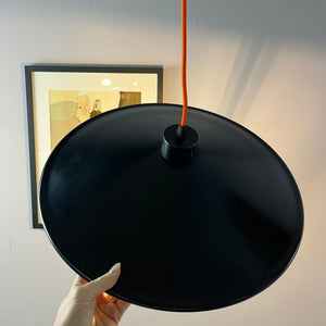 Hängelampe schwarz mit Bügel von Abo Randers