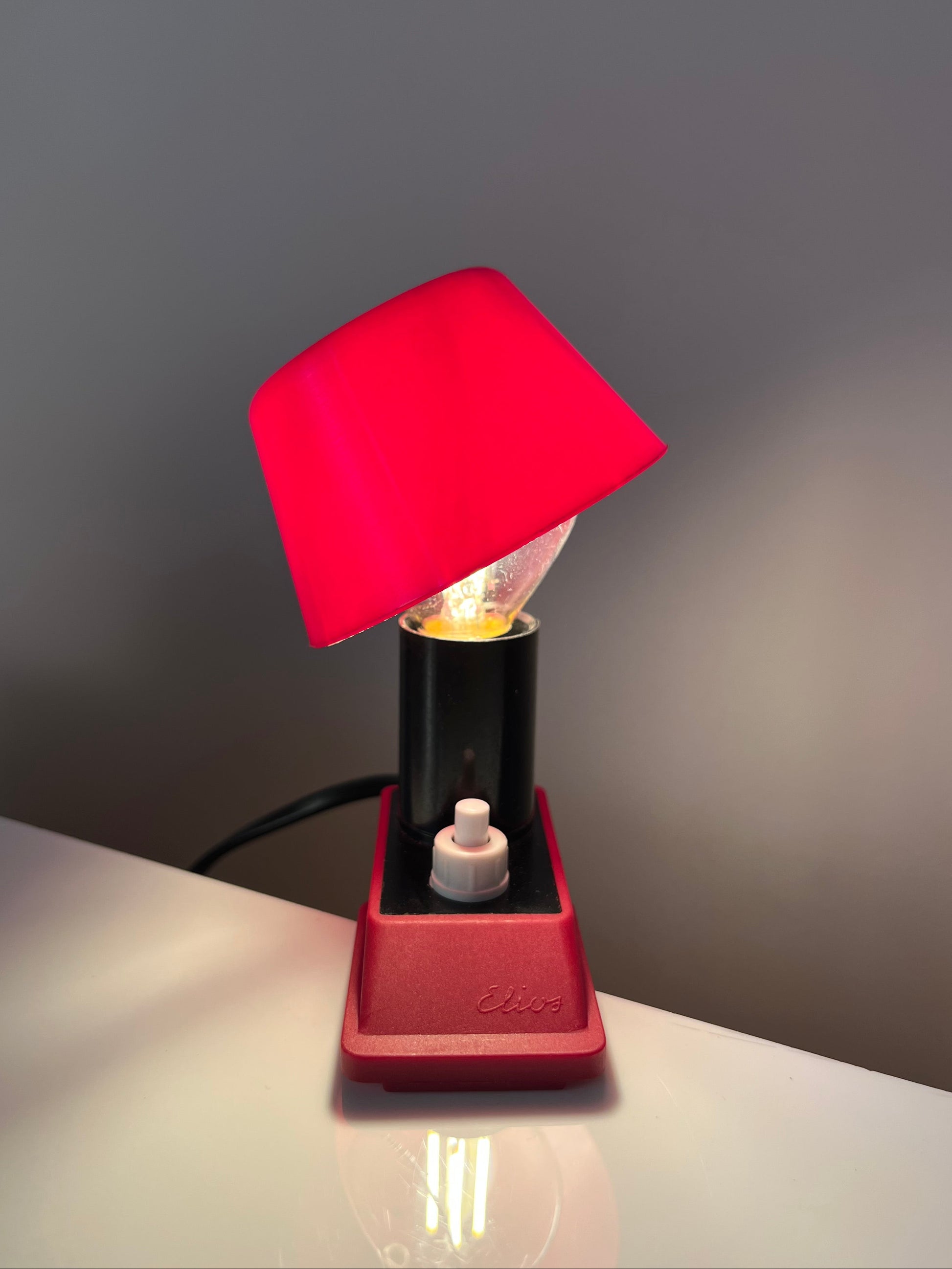 Klemmlampe rot mit Kunststoffschirm & Schalter von Elios