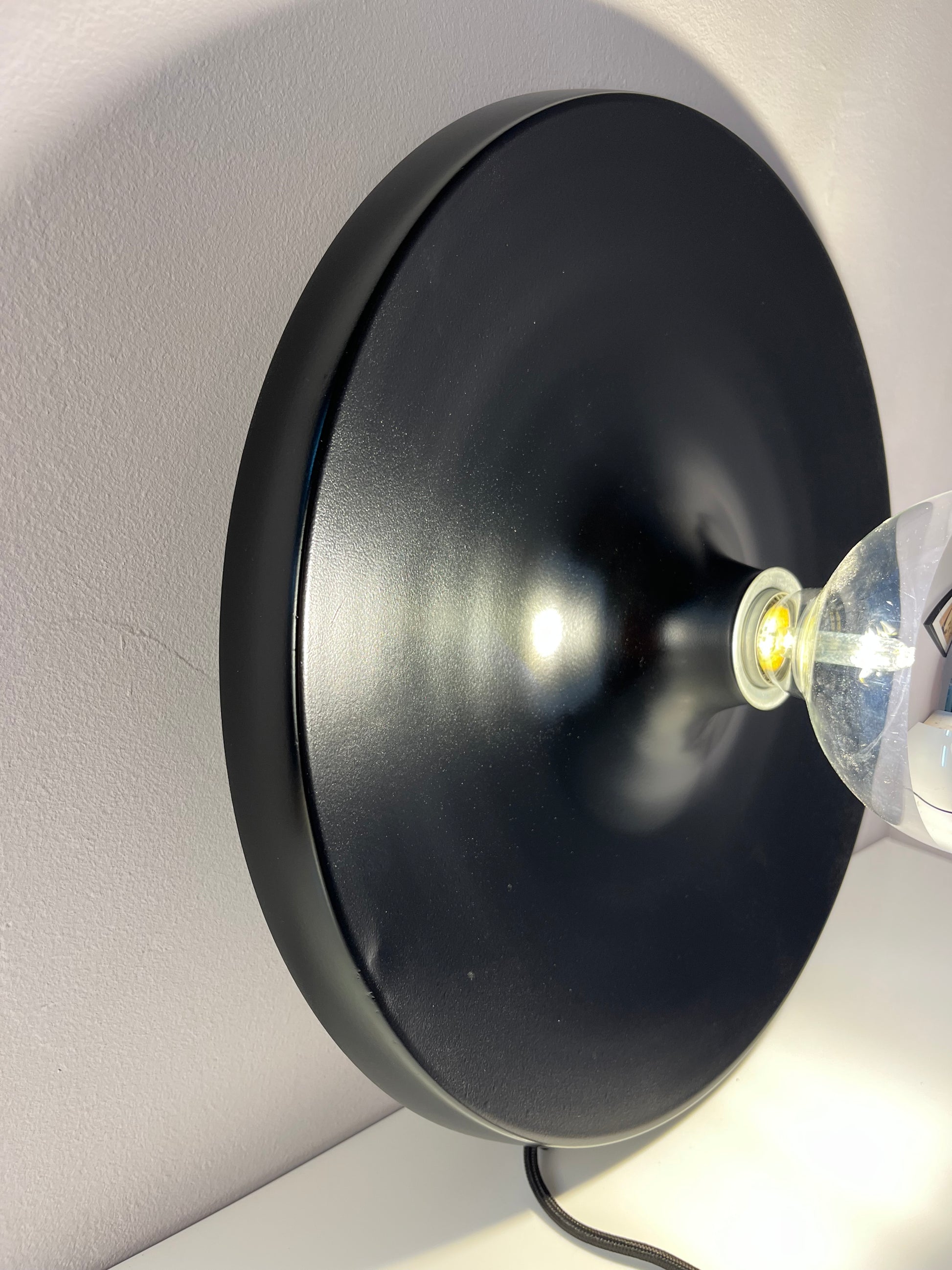 Wandlampe Diskus schwarz neu lackiert