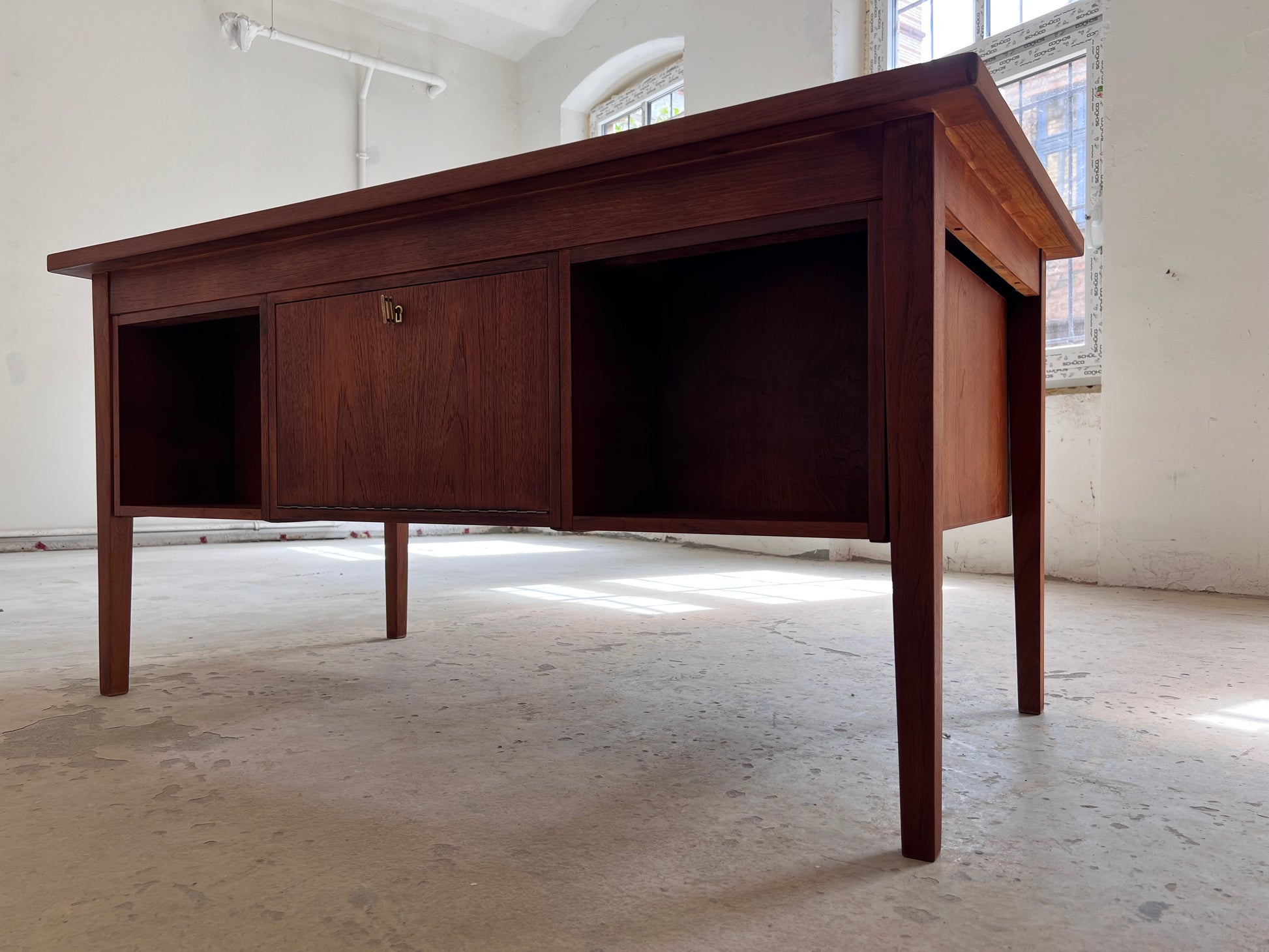 Freistehender Schreibtisch Teak aus Dänemark Sigh & Søns Møbler
