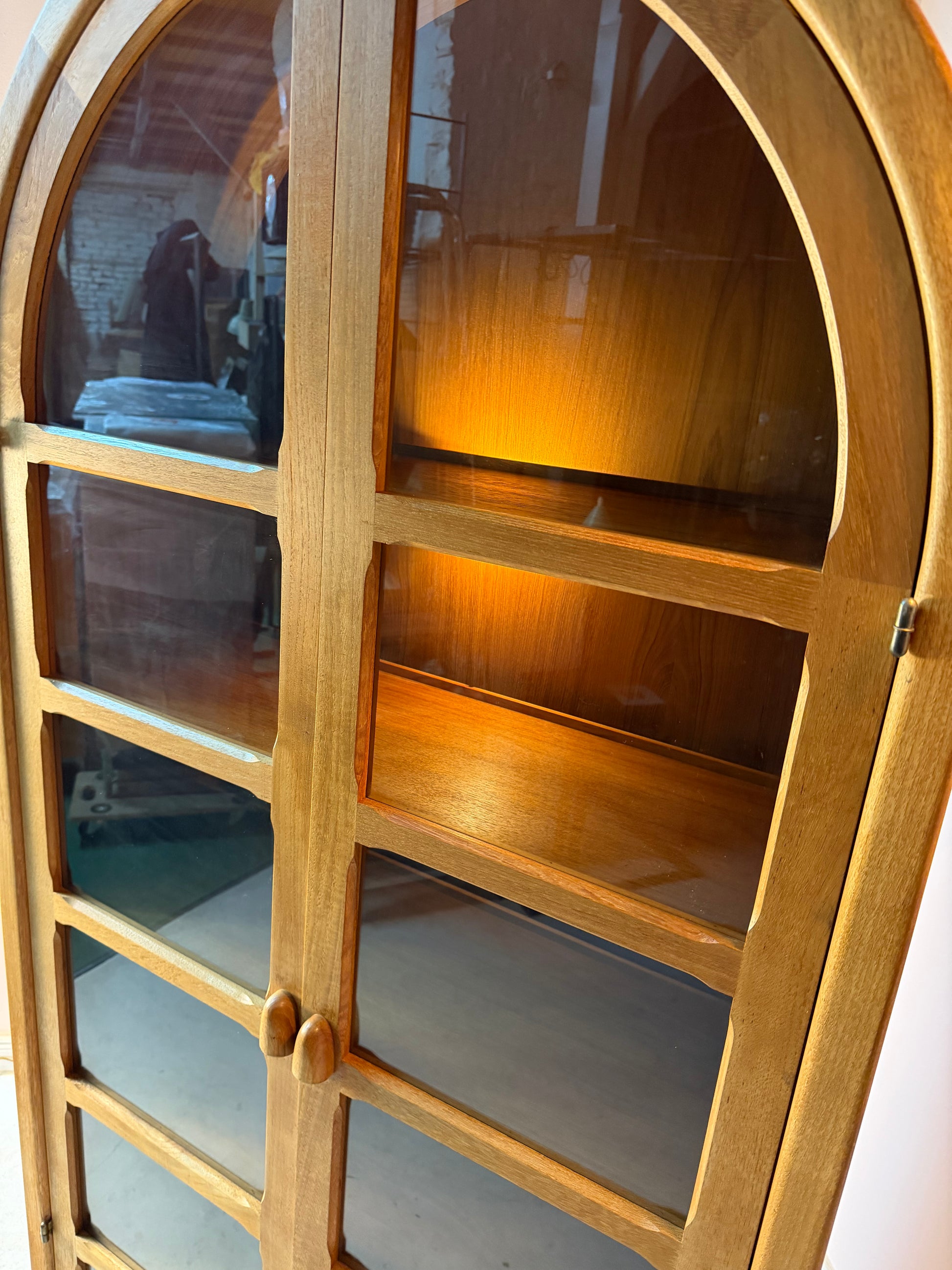 Rundbogen Vitrine Teak von Dyrlund