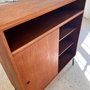 Schrank Teak mit Schiebetüren aus Dänemark