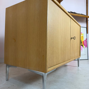 Schrank Eiche mit neuen Chromfüßen von WK Möbel