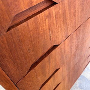 Kommode Teak mit eingelassenen Griffen aus Dänemark