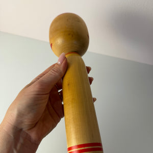 Japanische Kokeshi Holzfigur handbemalt
