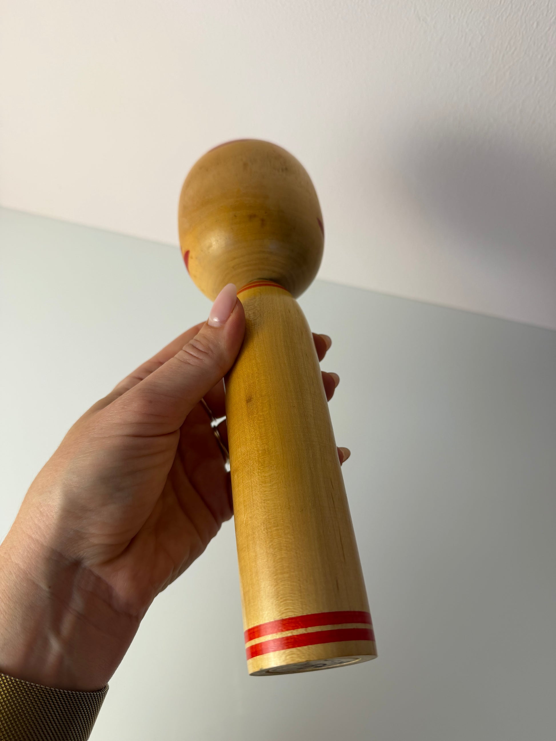 Japanische Kokeshi Holzfigur handbemalt