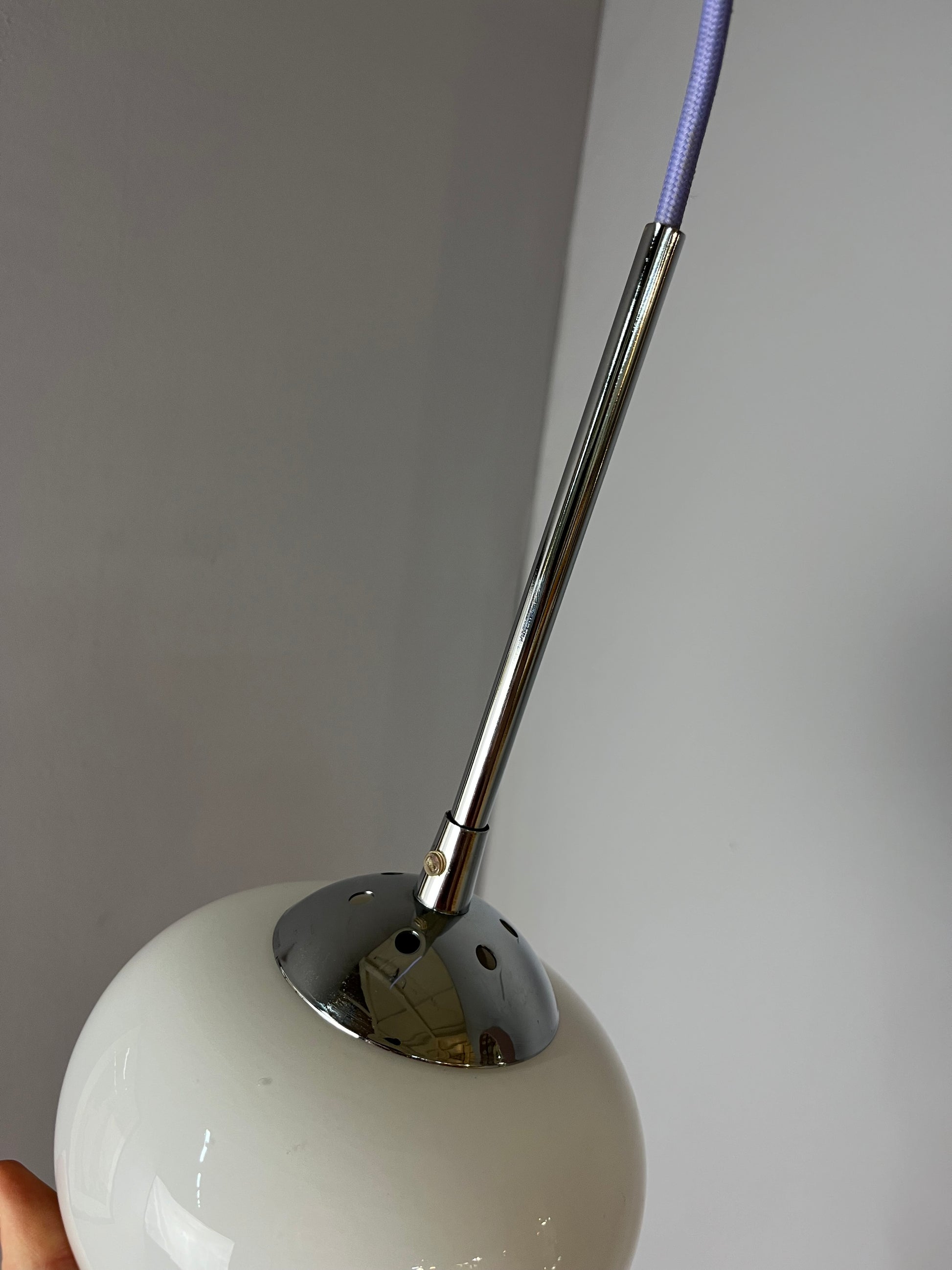 Hängelampe weiß Glas Chrom mit Stab