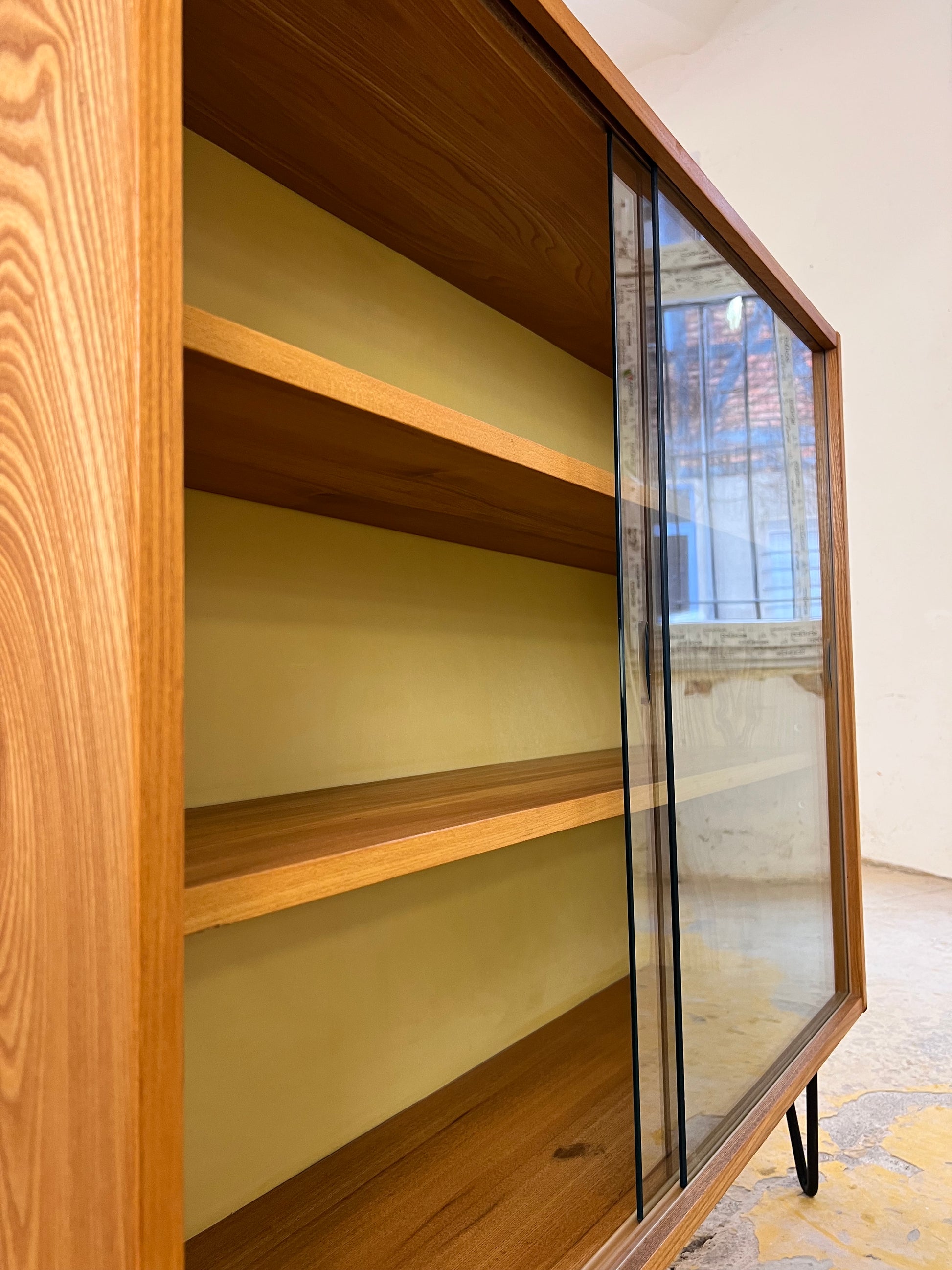 Vitrine / Bücherregal mit Glastüren Typ 605 auf Hairpinlegs von Herbert Eilenberg für Hellerau