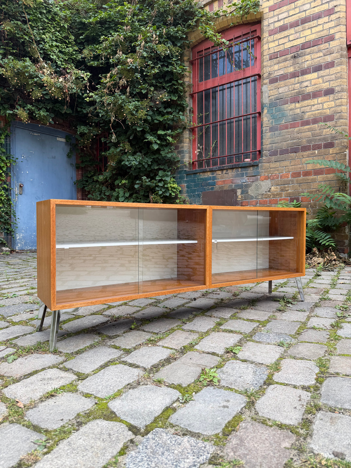 Sideboard Teak mit Vitrine & neuen Chromfüßen