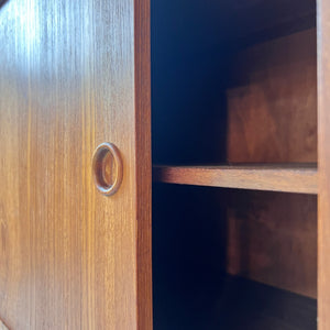 Kommode mit Schiebetüren Teak