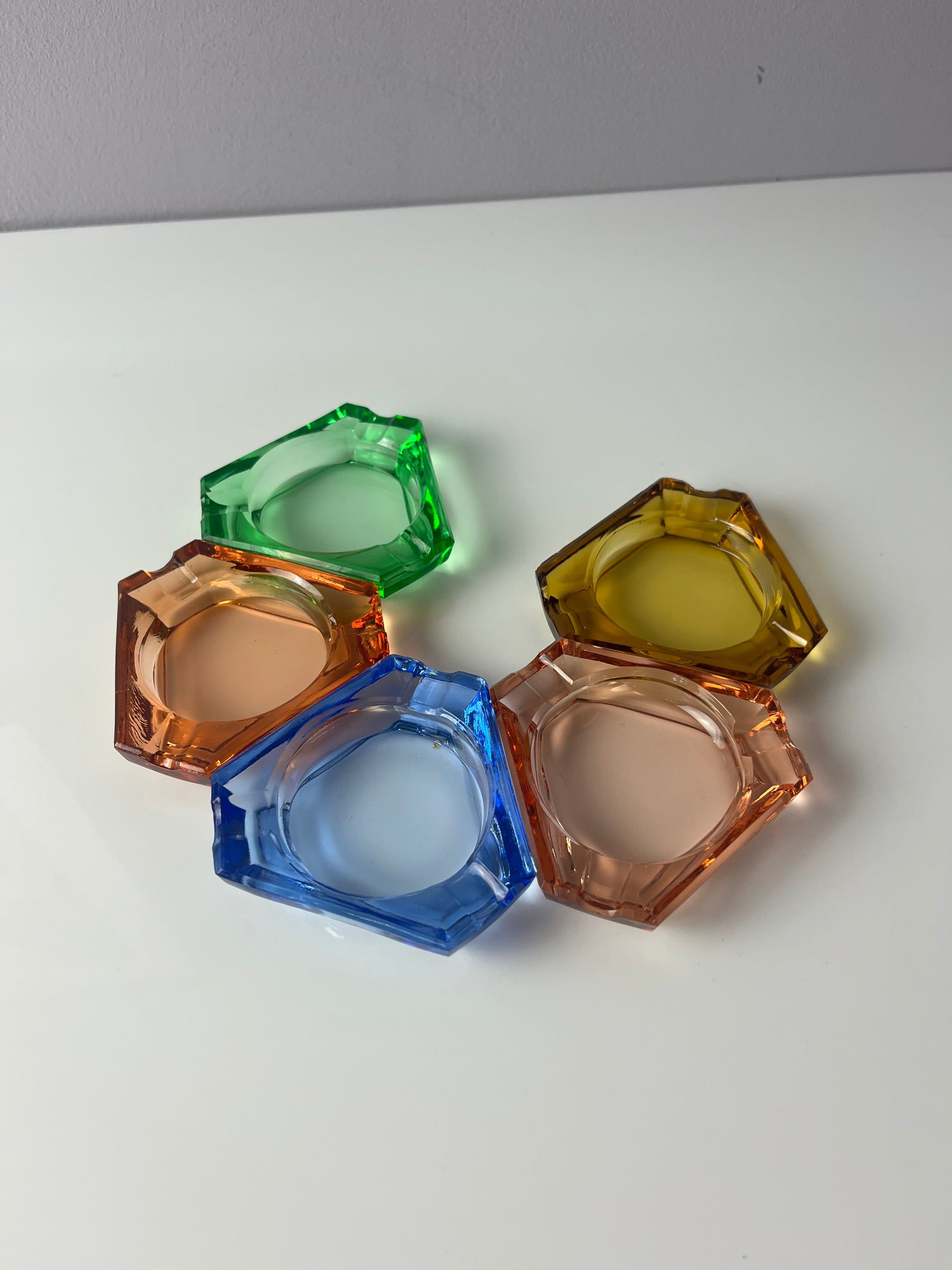 Set: 5 Aschenbecher pastell Glas