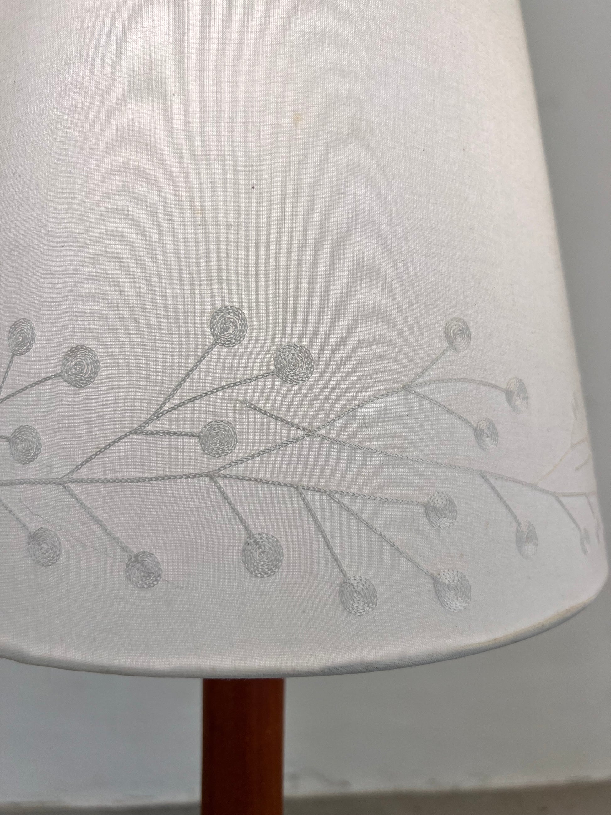 Stehlampe Teak mit verziertem Stoffschirm aus Dänemark