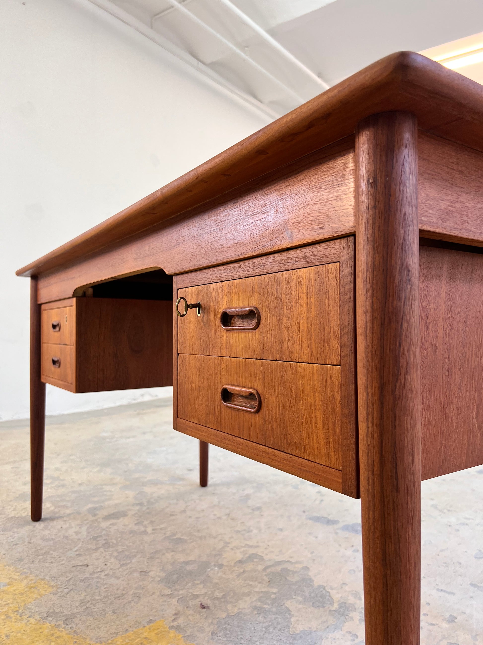 Schreibtisch Teak von „Kvalitet, Form & Funktion“ Dänemark
