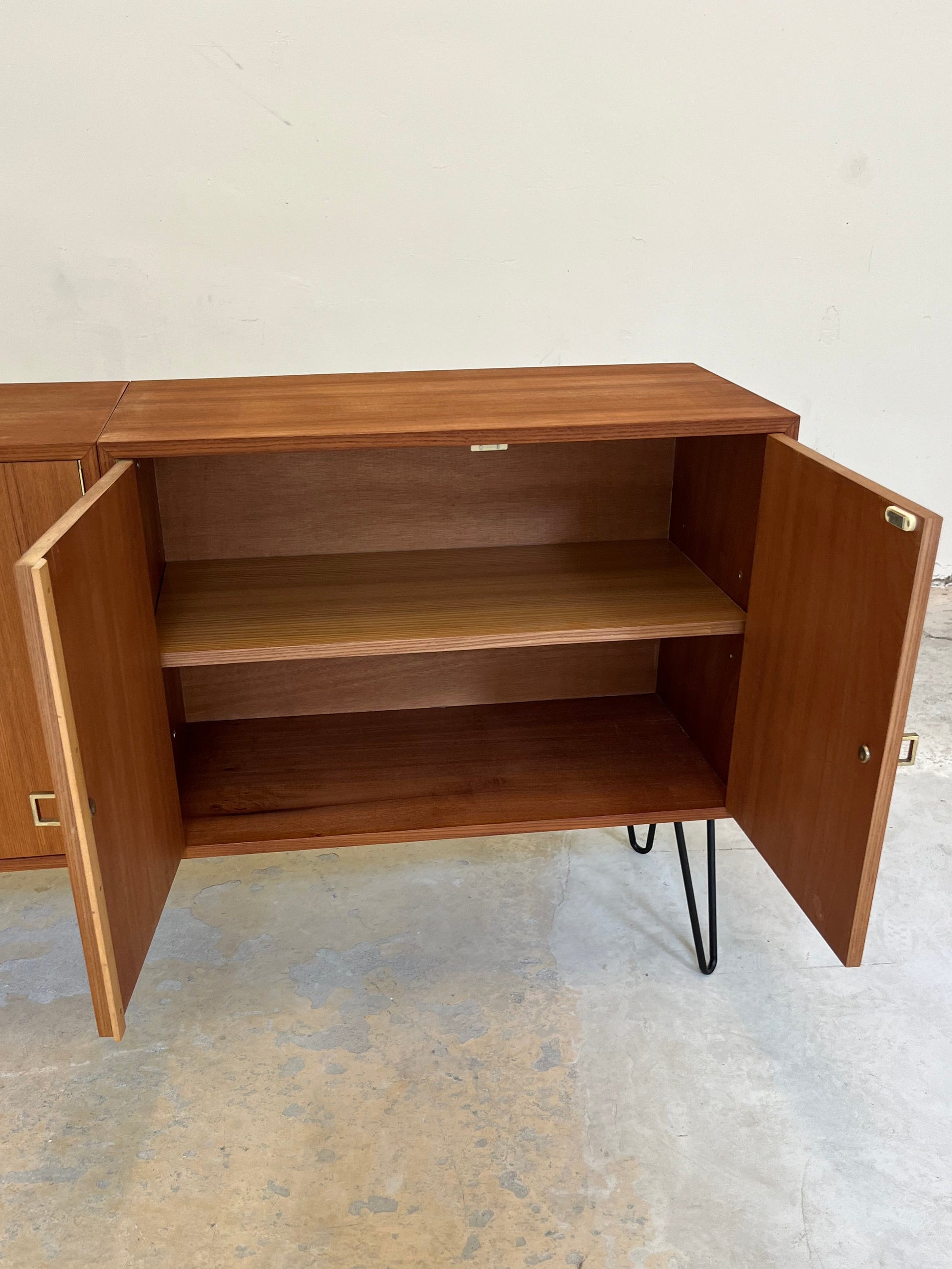 Sideboard Teak mit Flügeltüren & Messinggriffen