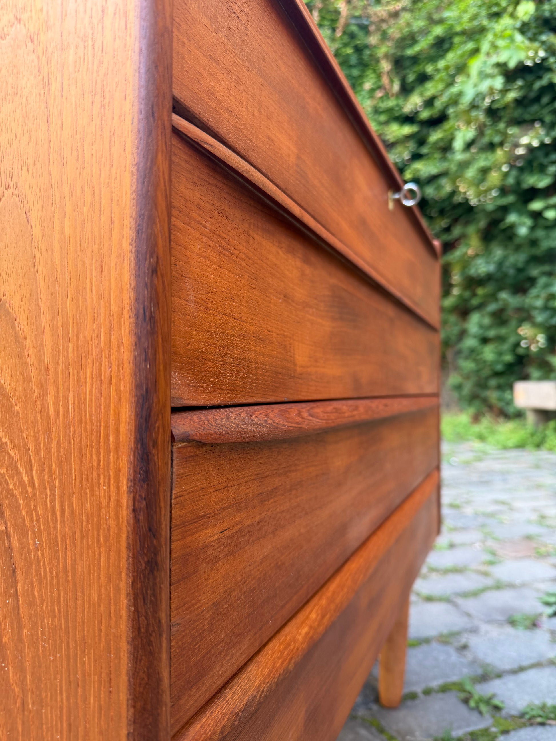 Kleine Kommode Teak mit Schloss aus Dänemark