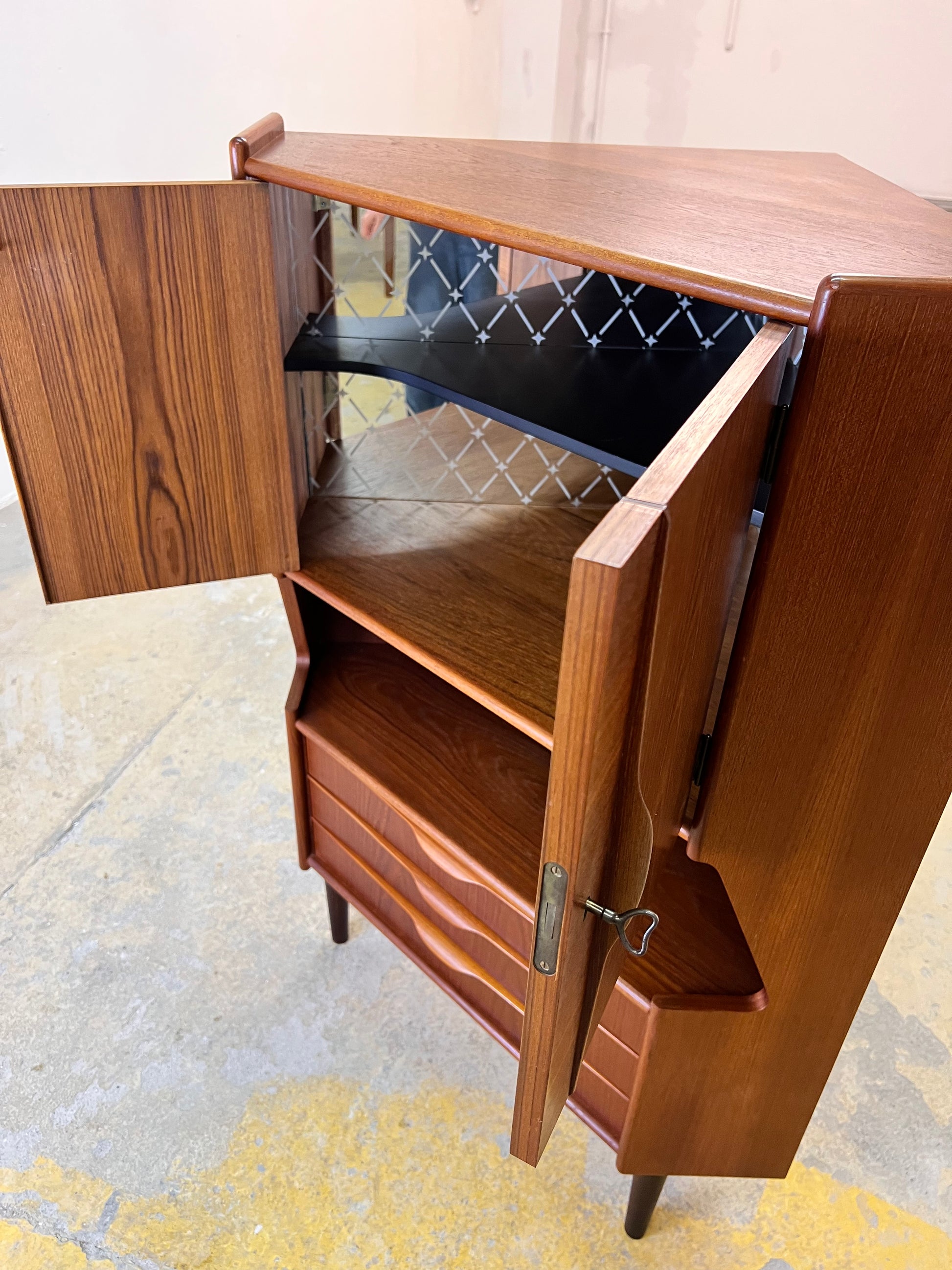 Eckschrank Teak mit Minibar aus Dänemark