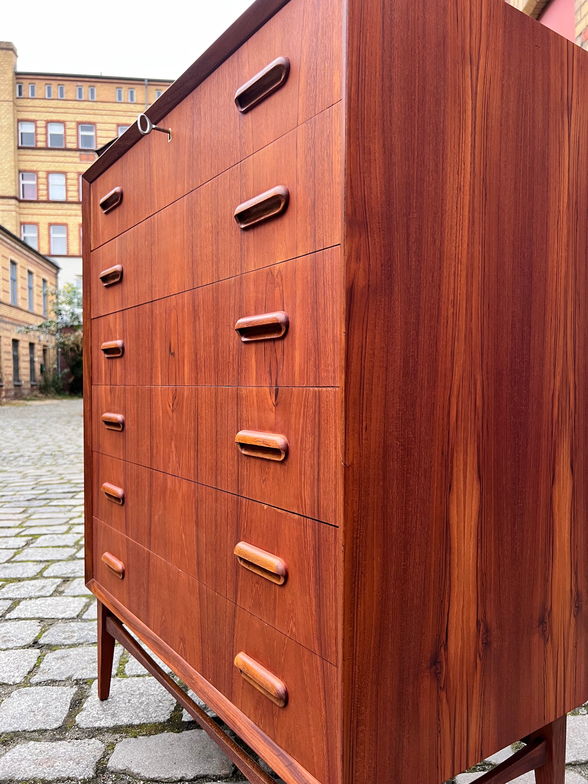 Kommode Teak mit Schloss aus Dänemark