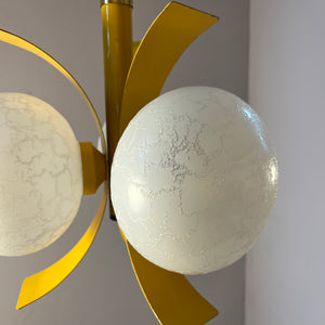 Hängelampe gelb weiß von Richard Essig