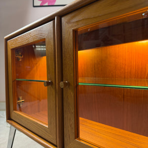 Kleine Vitrine mit Beleuchtung & neuen Chromfüßen von Dyrlund