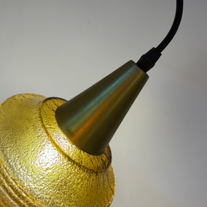 Hängelampe goldbraun Strukturglas Messing aus Dänemark