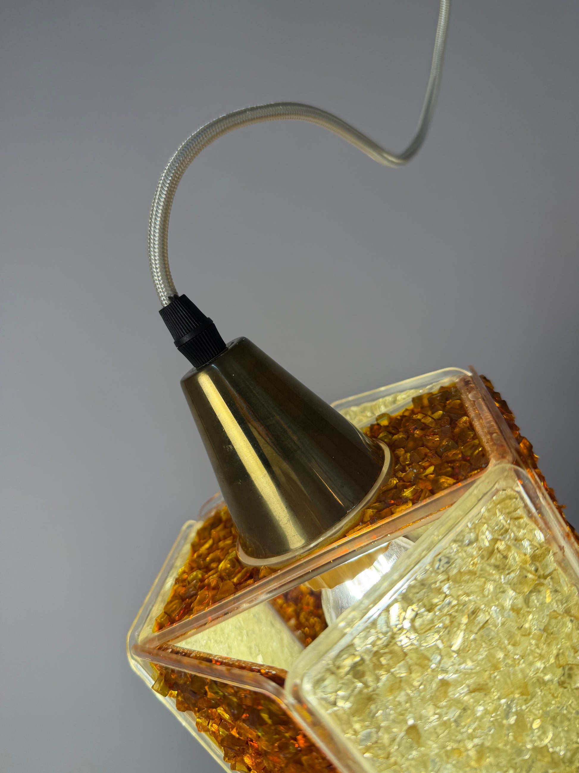 Hängelampe Hexagon braun weiß Acrylglas in Granitoptik von Roland Konst