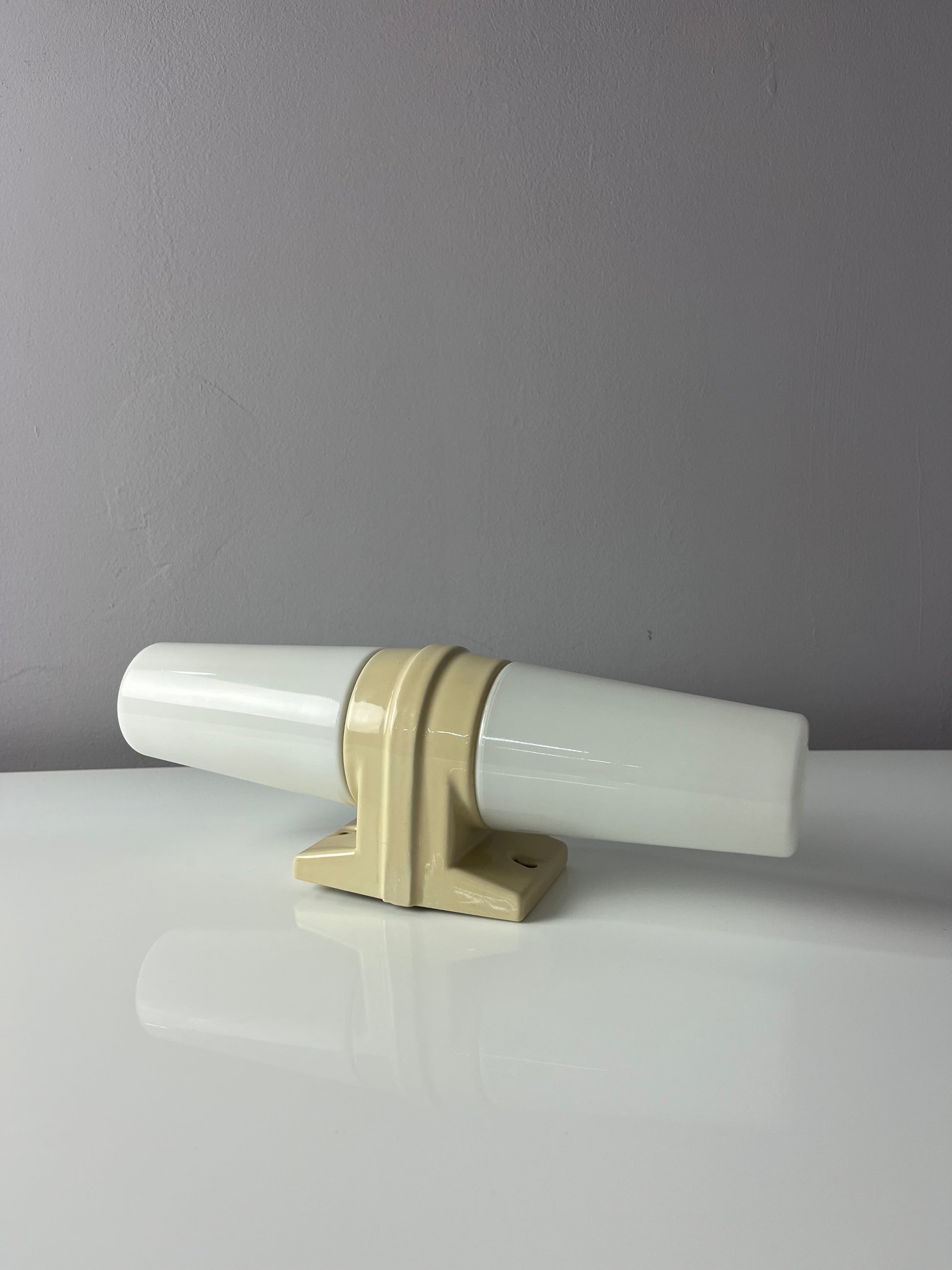 Wandlampe Modell 6060 creme von Sigvard Bernadotte für Ifö