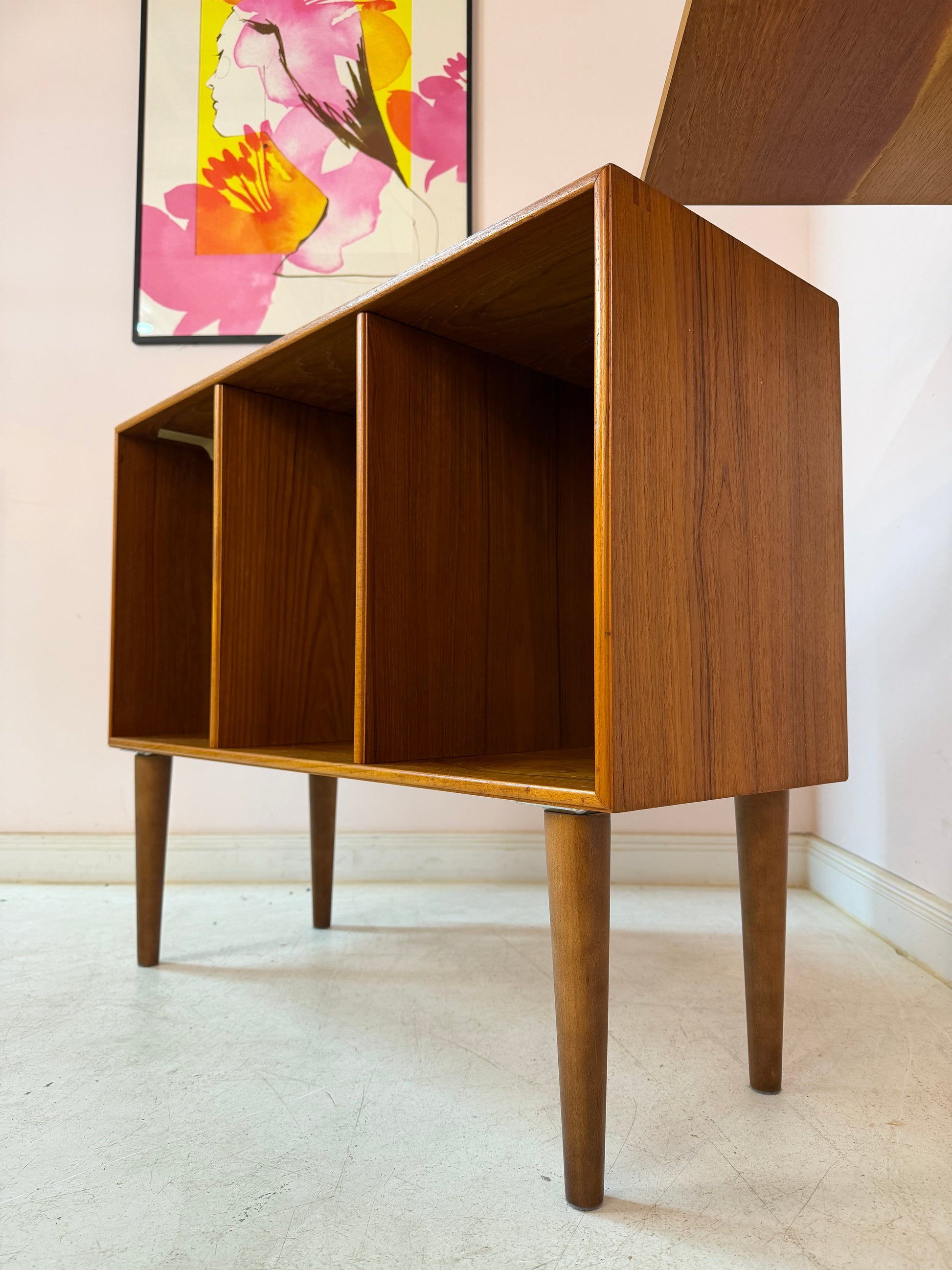 Kleines Regal Teak für Schalltplatten aus Dänemark